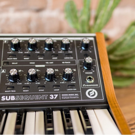 Moog SubSequent 37 Analog Synthesizer<br>Fotoğraf: 4/5