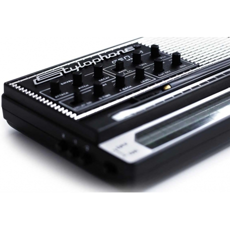 Stylophone Gen X-1 Portable Analog Synthesizer<br>Fotoğraf: 3/6